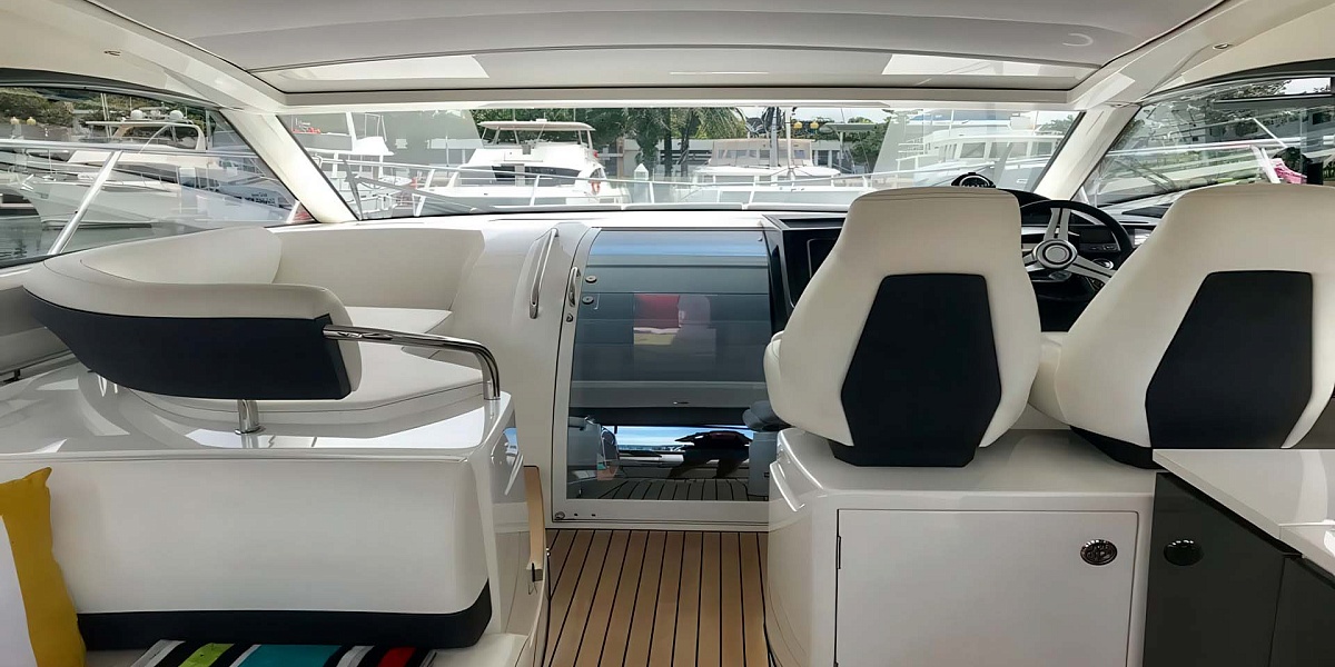 Аренда яхты Princess V39 на Пхукете | Extremalov Group